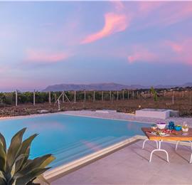 2 bedroom villa with infinity pool, near Alcamo, sleeps 4-5